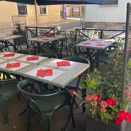 Logis Hotel Restaurant Cazes Arazat Laissac Dış mekan fotoğraf