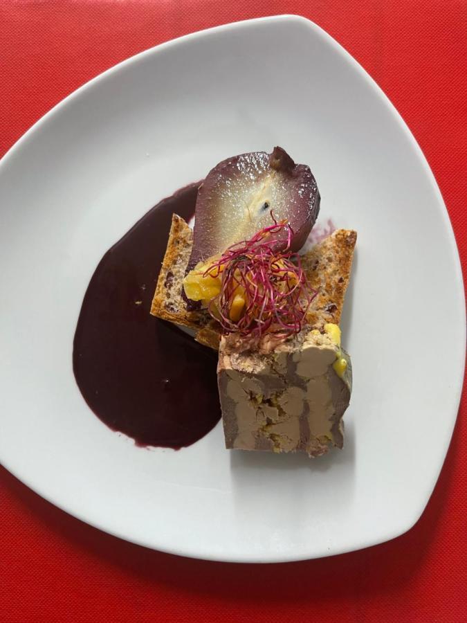 Logis Hotel Restaurant Cazes Arazat Laissac Dış mekan fotoğraf