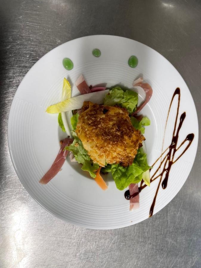 Logis Hotel Restaurant Cazes Arazat Laissac Dış mekan fotoğraf