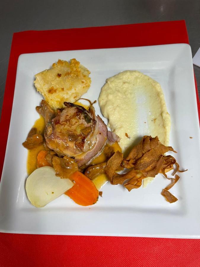 Logis Hotel Restaurant Cazes Arazat Laissac Dış mekan fotoğraf