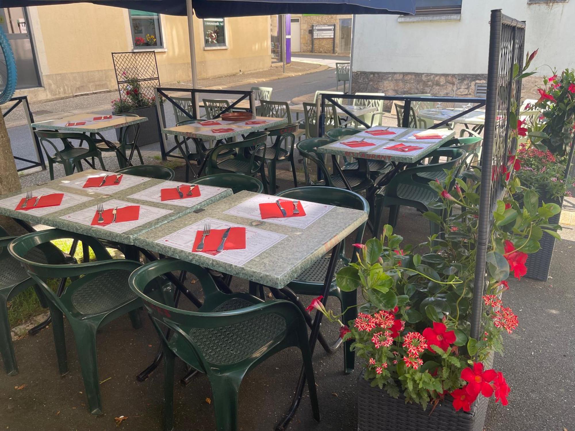 Logis Hotel Restaurant Cazes Arazat Laissac Dış mekan fotoğraf