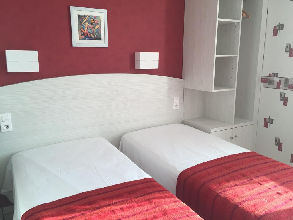 Logis Hotel Restaurant Cazes Arazat Laissac Dış mekan fotoğraf
