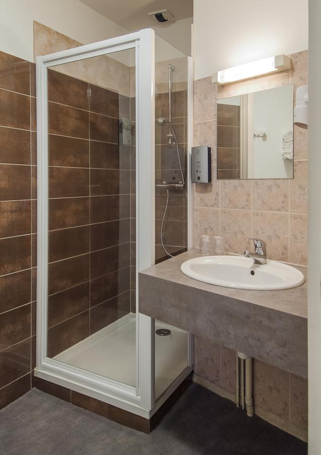 Logis Hotel Restaurant Cazes Arazat Laissac Dış mekan fotoğraf