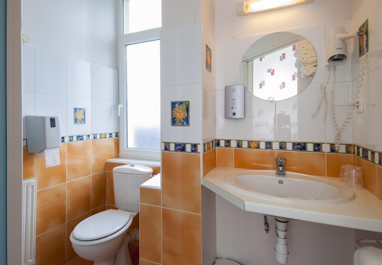 Logis Hotel Restaurant Cazes Arazat Laissac Dış mekan fotoğraf