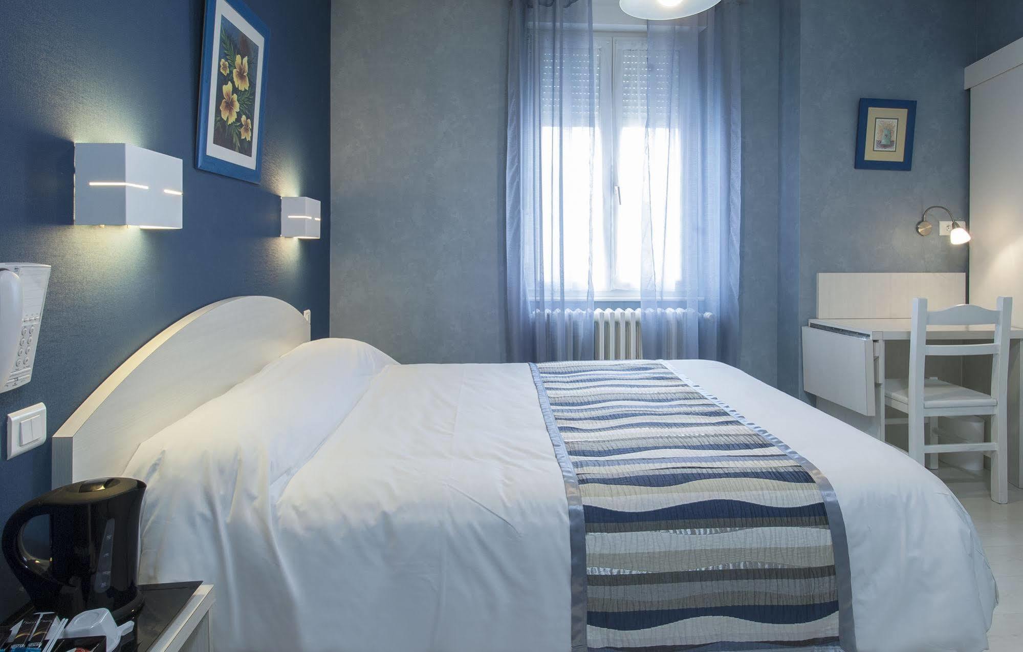 Logis Hotel Restaurant Cazes Arazat Laissac Dış mekan fotoğraf
