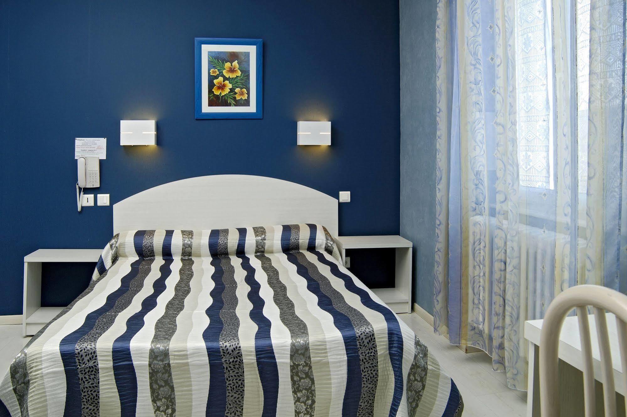 Logis Hotel Restaurant Cazes Arazat Laissac Dış mekan fotoğraf
