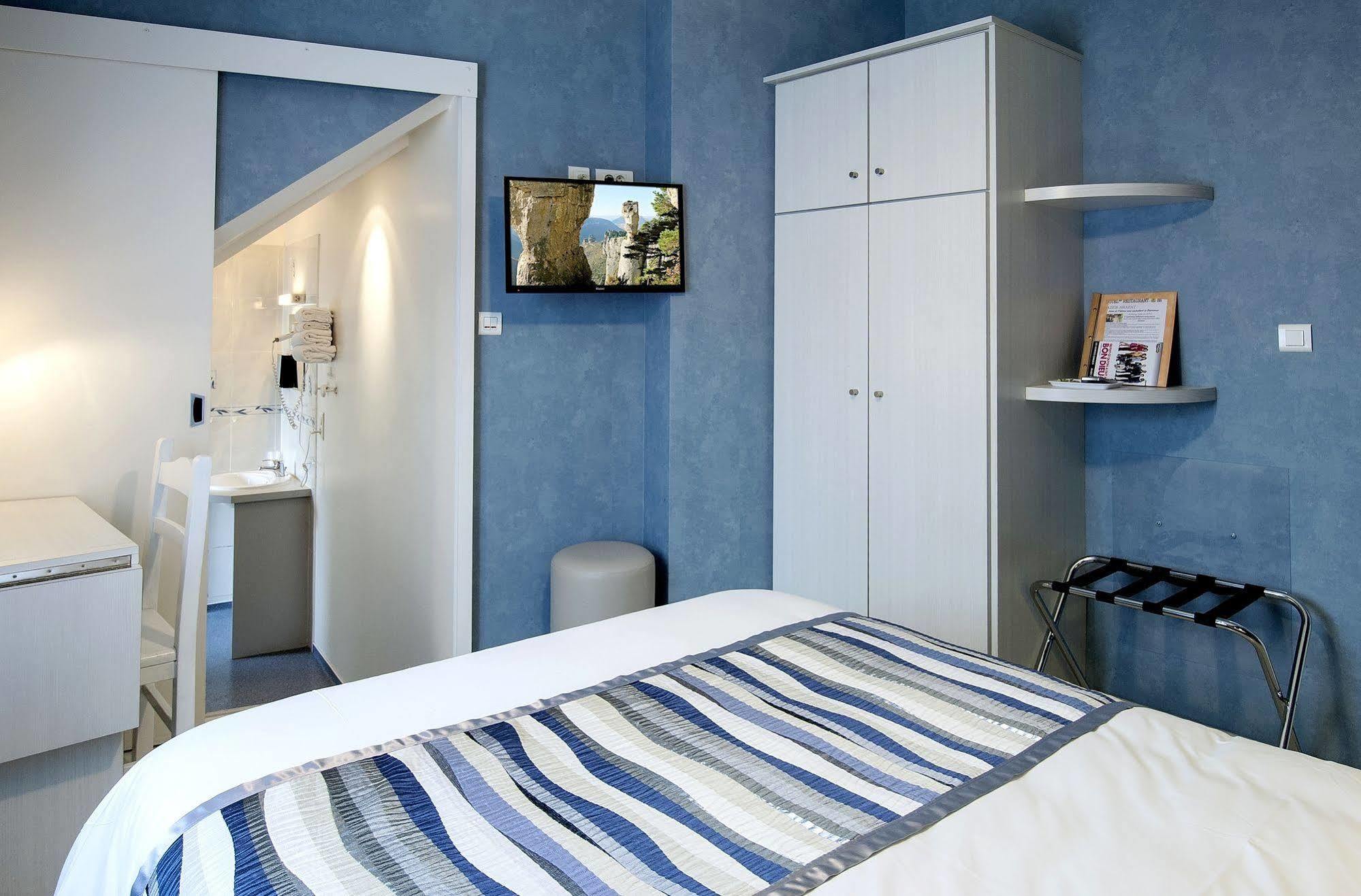 Logis Hotel Restaurant Cazes Arazat Laissac Dış mekan fotoğraf
