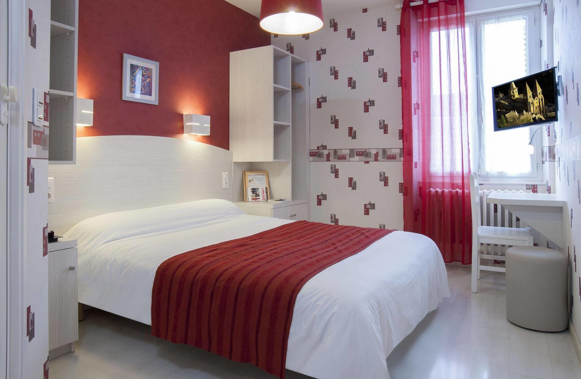 Logis Hotel Restaurant Cazes Arazat Laissac Dış mekan fotoğraf