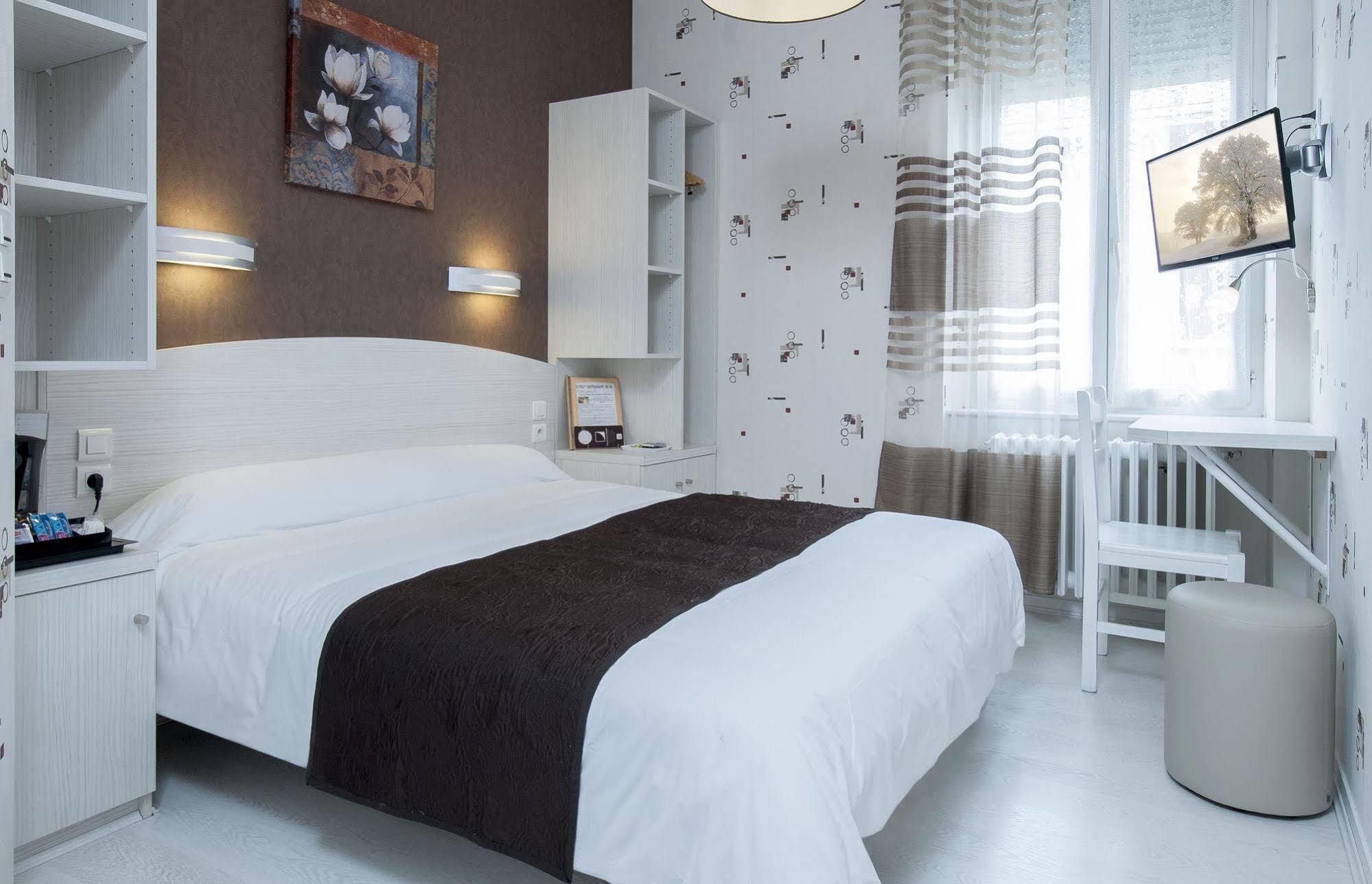 Logis Hotel Restaurant Cazes Arazat Laissac Dış mekan fotoğraf