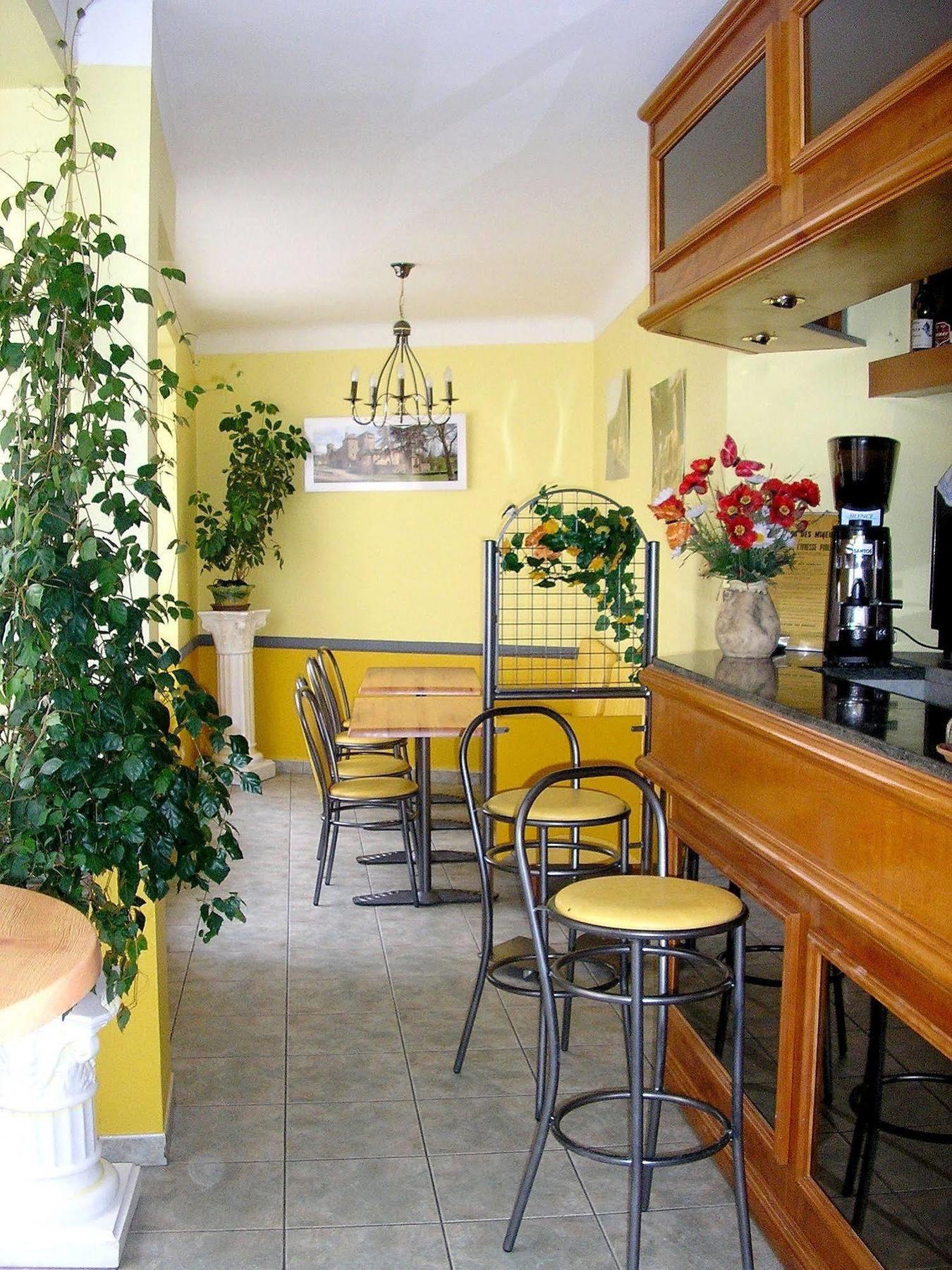 Logis Hotel Restaurant Cazes Arazat Laissac Dış mekan fotoğraf