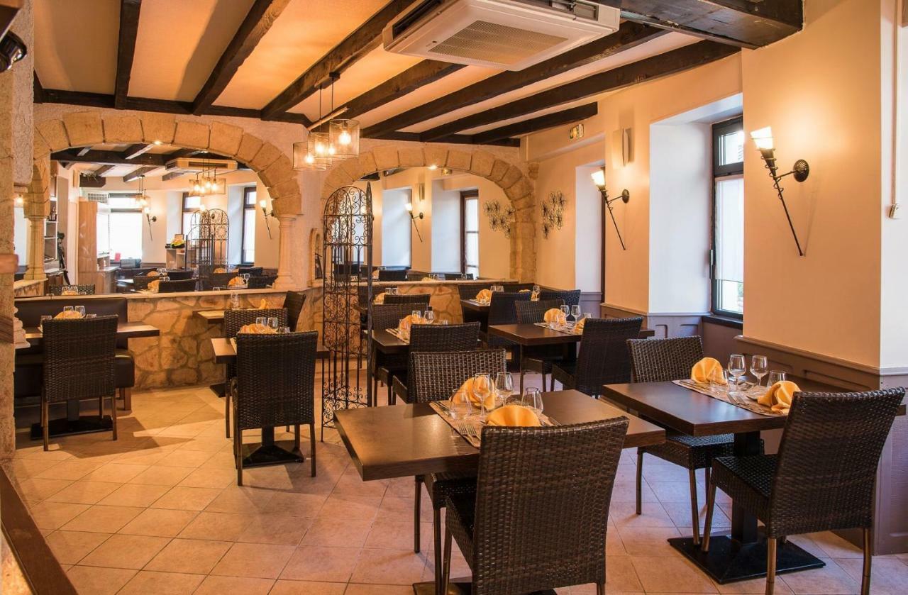 Logis Hotel Restaurant Cazes Arazat Laissac Dış mekan fotoğraf